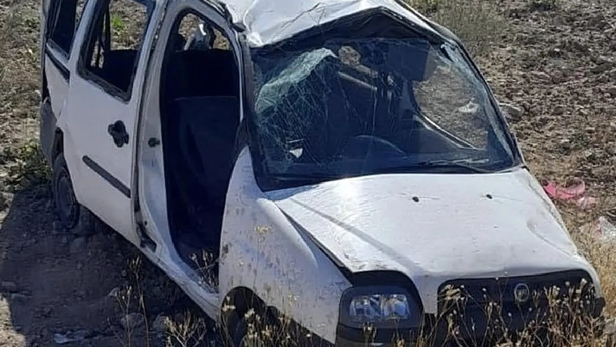 Kayseri’de hafif ticari araç şarampole devrildi: Ölü ve yaralılar var
