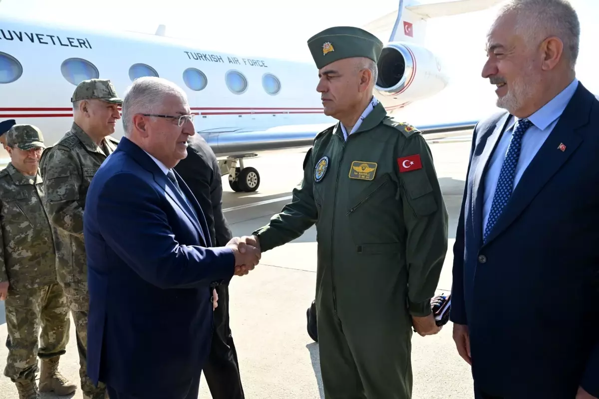 Milli Savunma Bakanı Yaşar Güler Isparta’da Askeri Birlikleri İnceledi