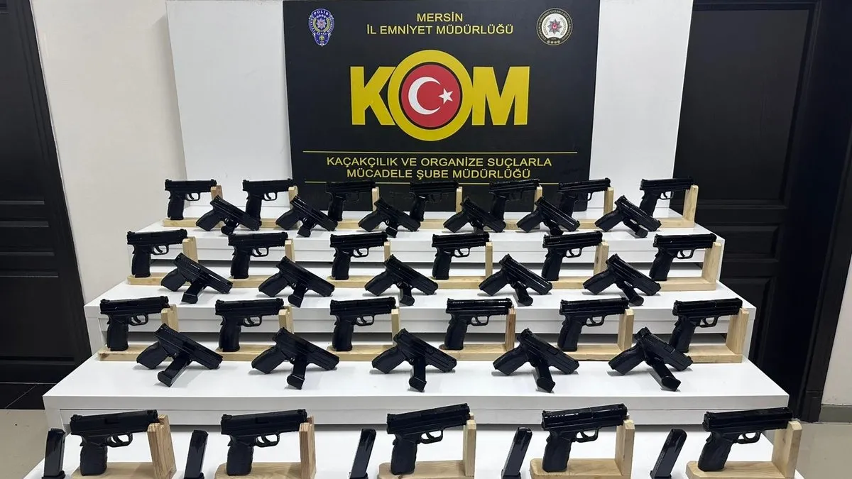 Kaçak silah operasyonunda 40 tabanca yakalandı: 2 şüpheli tutuklandı