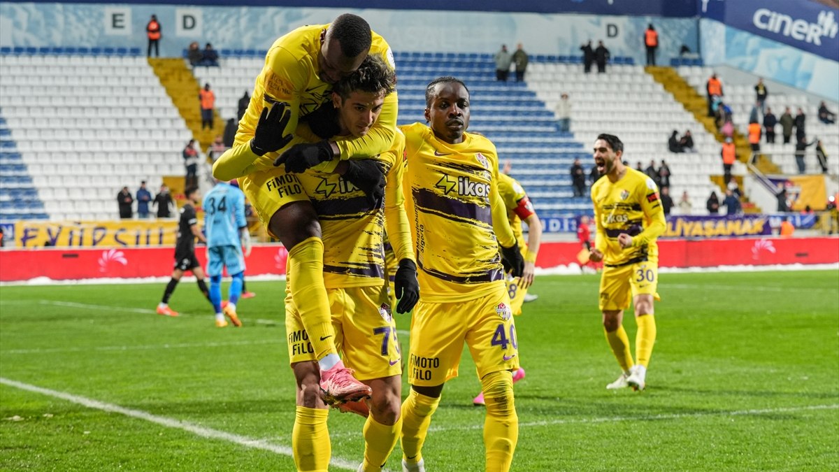 Tayfur Bingöl, 39. saniyede Beşiktaş’a gol attı