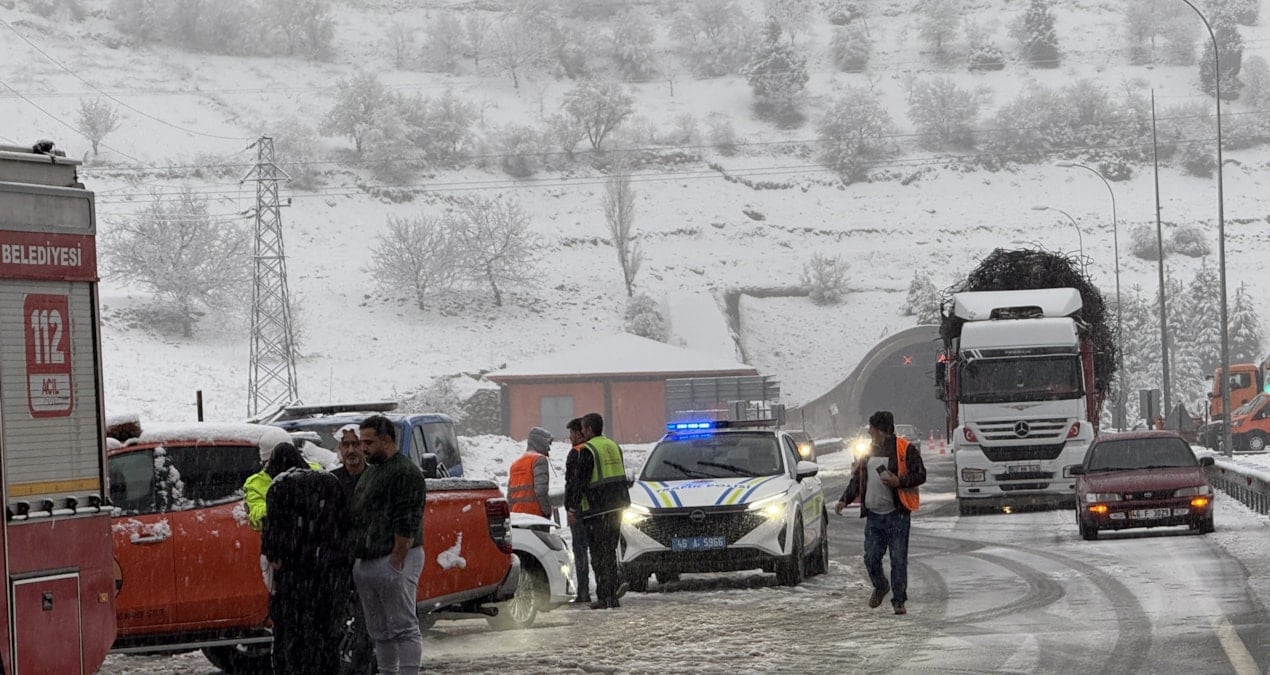 Kahramanmaraş’ta karlı yolda kaza: 1 ölü