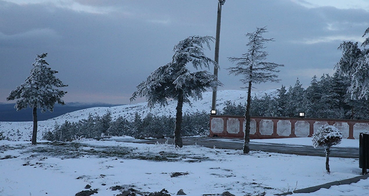 Tokat-Sivas kara yolunda kar etkili oluyor