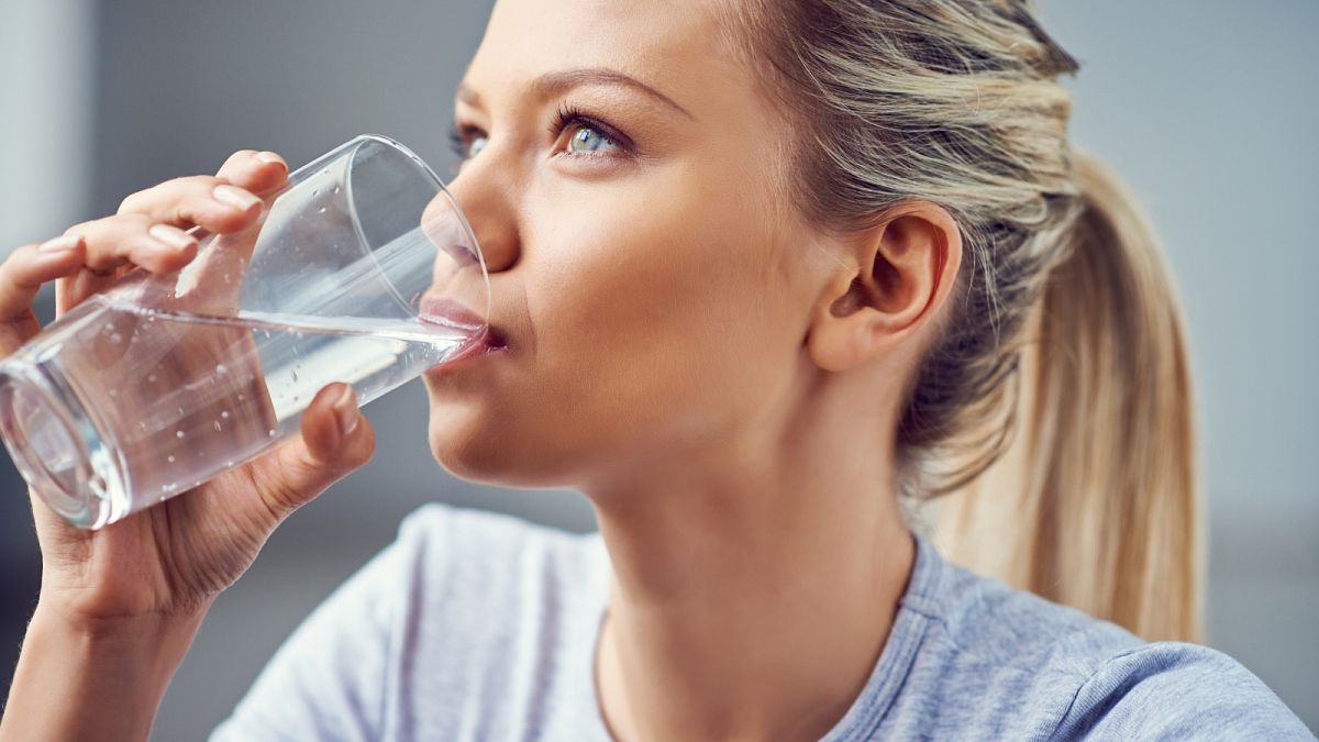 Uzmanlar, su içindeki mikroplastiklerin basit bir yöntemle temizlenebileceğini iddia ediyor